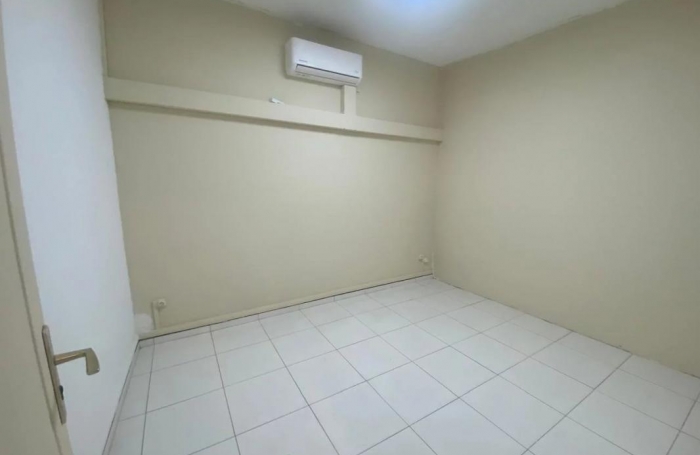 Location Bureaux 63m&sup2; 1 pi&#232;ce Rivière Salée