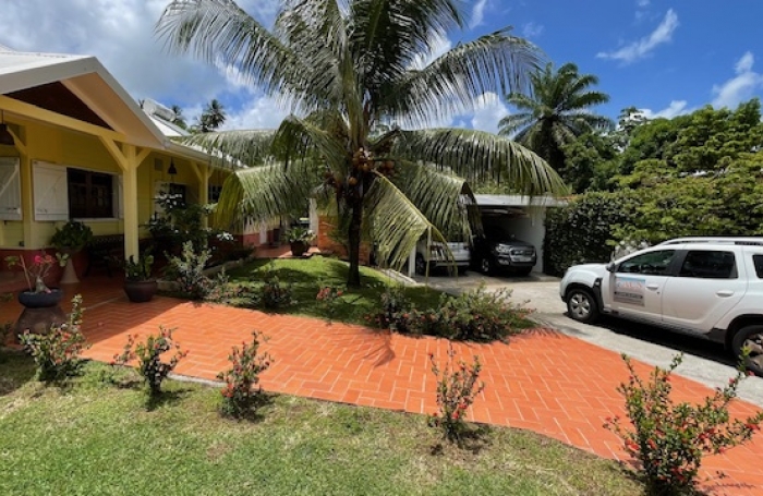 Villa de type F4 avec piscine - LE LAMENTIN