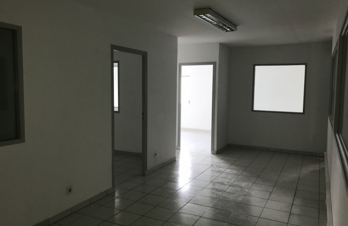 Location Bureaux 135m&sup2; Le Lamentin