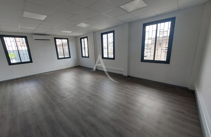 Location Bureaux 184m² 7 pièces Fort de france