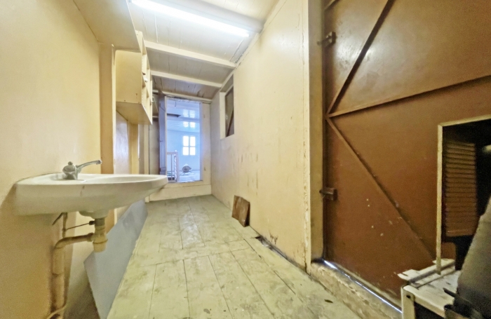 IMMEUBLE SUR 3 NIVEAUX - 195 M2 - CENTRE-VILLE DE FORT-DE-FRANCE