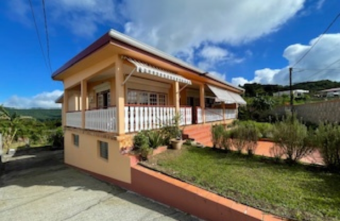 Vaste maison de type F8 en parfait état, à proximité des commodités - 97260 - LE MORNE ROUGE