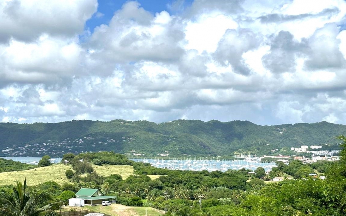 SAINTE ANNE- PROPRIETE VUE MER PANORAMIQUE 10000M² TERRAIN