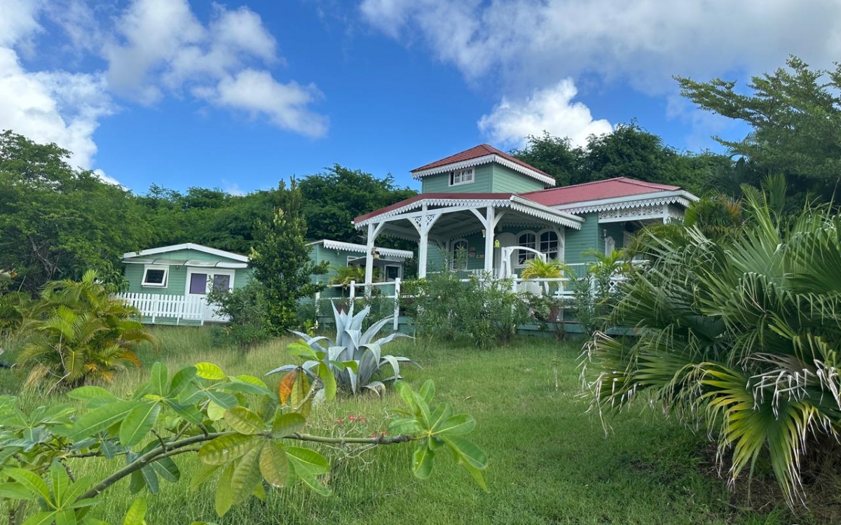 SAINTE ANNE- PROPRIETE VUE MER PANORAMIQUE 10000M² TERRAIN