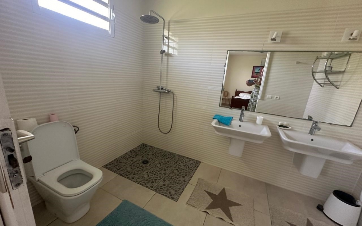 A VENDRE VILLA SPACIEUSE 10 PIECES AVEC PISCINE