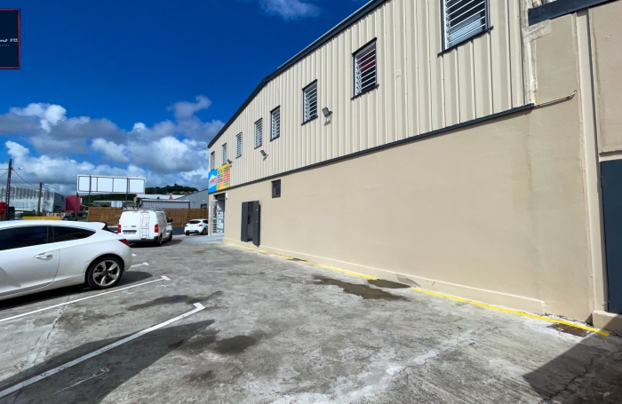 À LOUER   LOCAL COMMERCIAL / PROFESSIONNEL   ZONE JAMBETTE   LAMENTIN