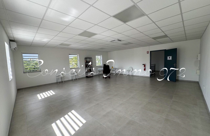 Local mixte de 55m2 &agrave; louer 1 150.00 &euro;/mois au Lamentin