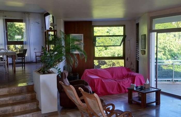 Maison sur 2846 m2 de terrain avec piscine - SCHOELCHER