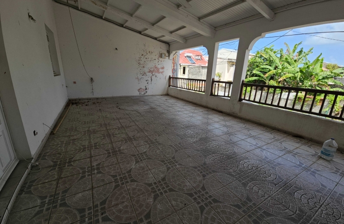 Grande appartement F3 +2 terrasses dans maison de ville