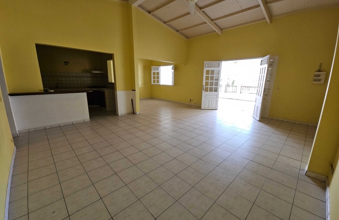 Grande appartement F3 +2 terrasses dans maison de ville