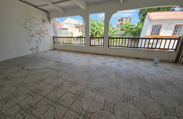 Grande appartement F3 +2 terrasses dans maison de ville