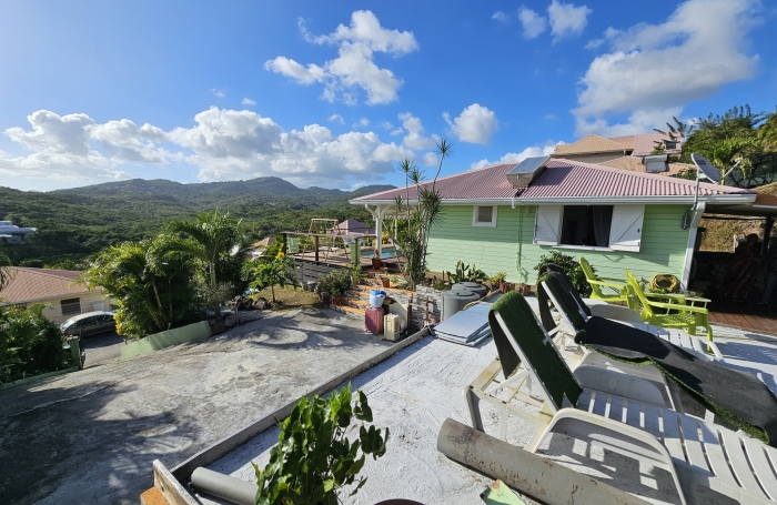 Villa F3 avec piscine dans un lotissement r&eacute;cent - LE DIAMANT