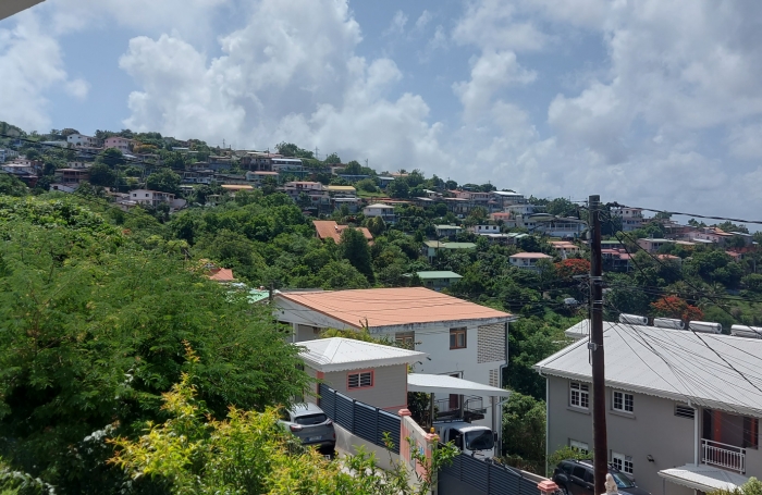 Maison de rapport avec trois appartements, vue mer - SCHOELCHER