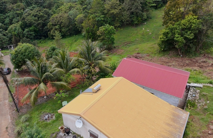 Beau terrain relativement plat - LE VAUCLIN