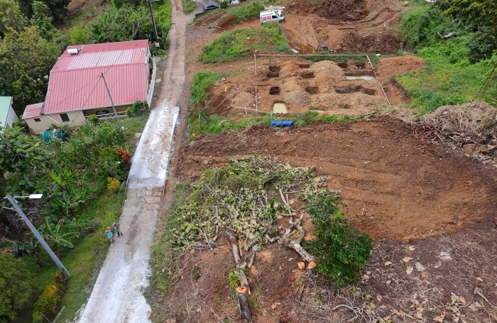 Beau terrain sur les hauteurs - LE VAUCLIN