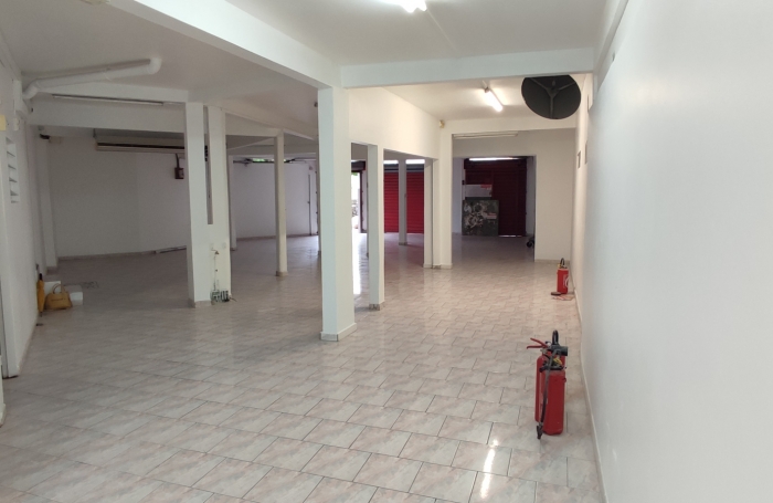 Grand local commercial à Ducos