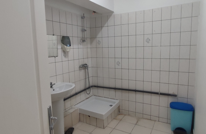 Grand local commercial à Ducos