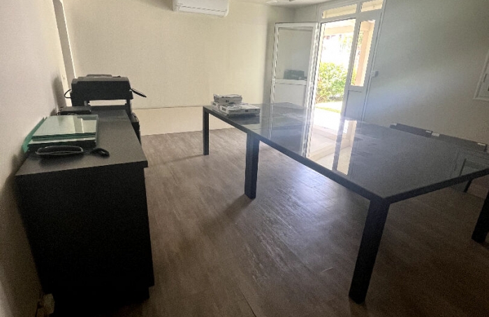 Vente Local commercial 310m² Ducos