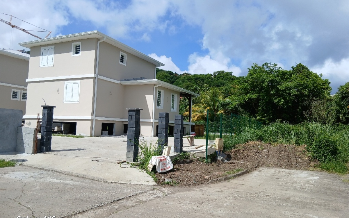 Villa T5 Neuve avec Piscine 300 m de la Plage- Anse-à-l'ane