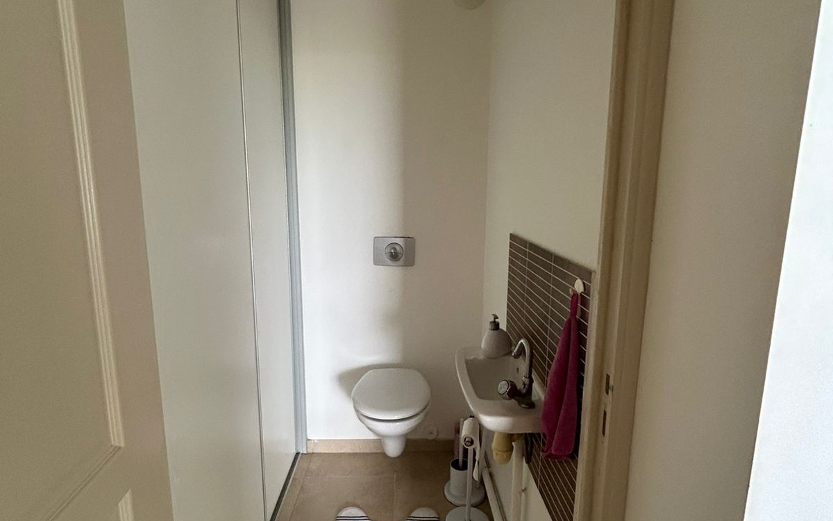 Schœlcher T2 Meublé avec Grande Terrasse, Parking et Cave