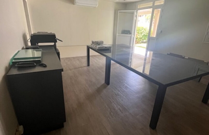 Vente Local commercial 300m² Ducos