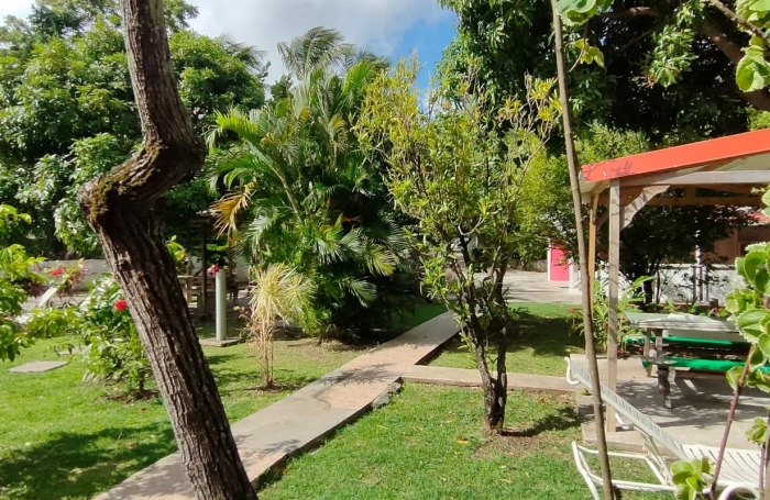 Vente Immeuble 648m&sup2; 18 pi&#232;ces Sainte Anne