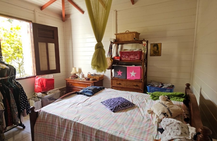 Jolie maison F4 en bois exotique avec grandes terrasses et vue mer