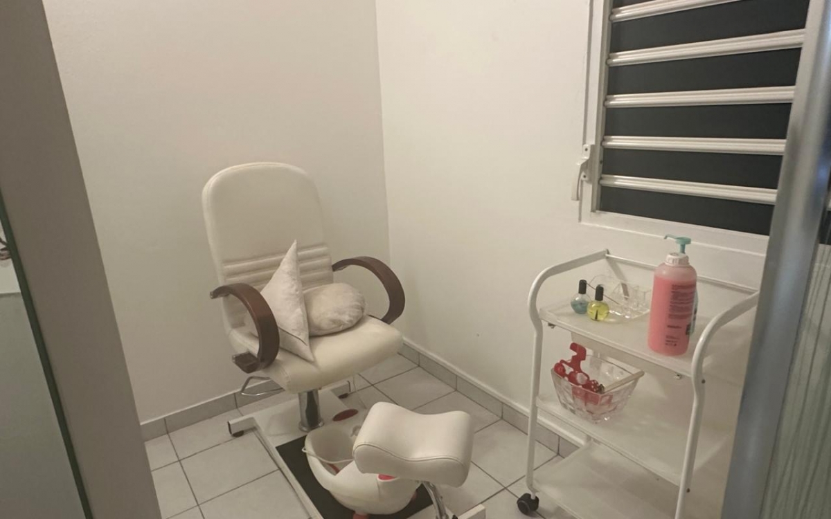 A LOUER local commercial 80m² meublé equipé climatisé