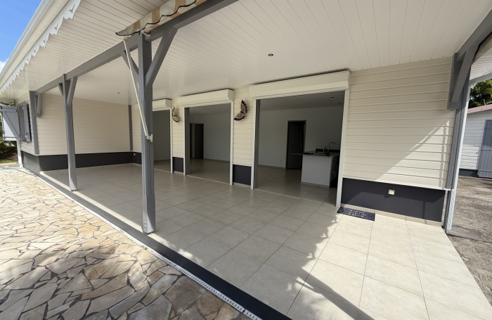 Villa cr&eacute;ole T5 avec piscine vue campagne