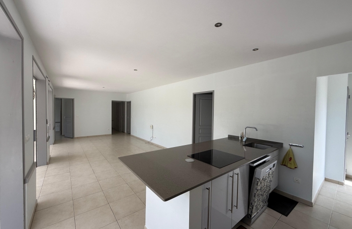 Villa cr&eacute;ole T5 avec piscine vue campagne