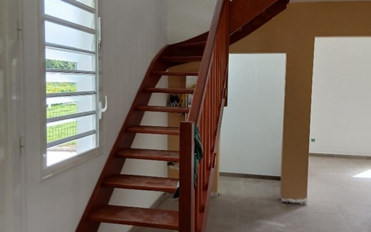 Villa T5 Neuve avec Piscine 300 m de la Plage- Anse-à-l'ane