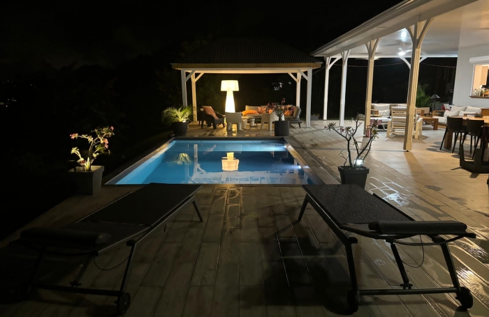 Villa F5 r&eacute;cente meubl&eacute;e avec piscine et vue mer exceptionnelle - LE ROBERT