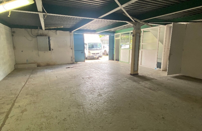 Location Entrepot 360m&sup2; Saint-Joseph