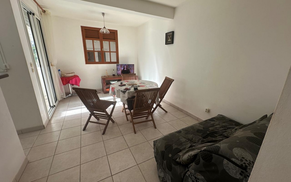SAINTE ANNE APPARTMENT T2 DANS PETITE RESIDENCE TRANQUILLE