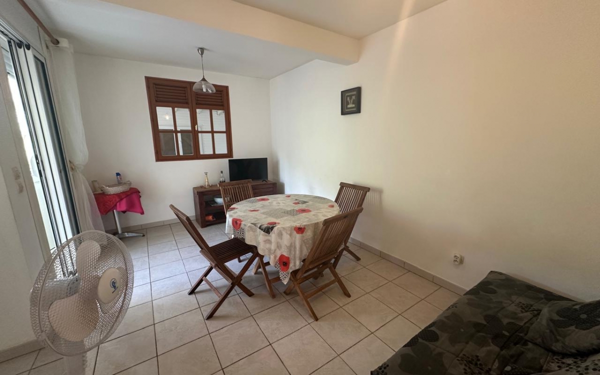 SAINTE ANNE APPARTMENT T2 DANS PETITE RESIDENCE TRANQUILLE