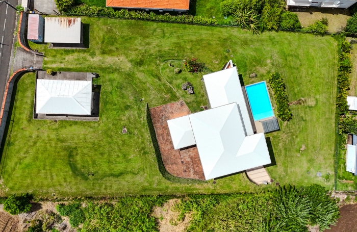 Propri&eacute;t&eacute; d&rsquo;exception avec vue mer, piscine et d&eacute;pendance &agrave; Case-Pilote