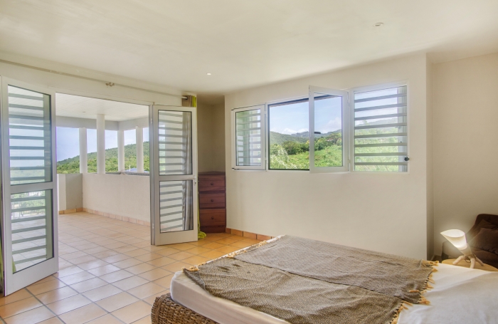 Propri&eacute;t&eacute; d&rsquo;exception avec vue mer, piscine et d&eacute;pendance &agrave; Case-Pilote