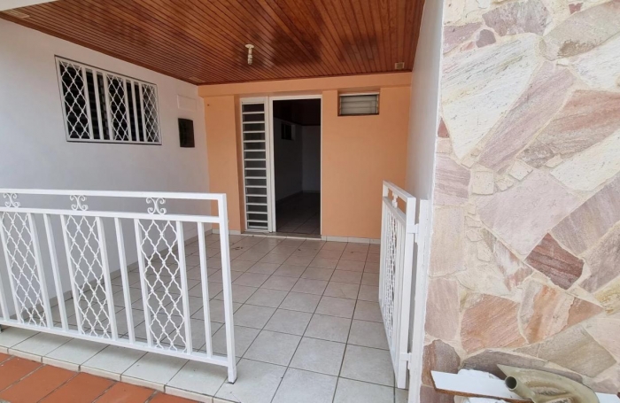 Location Local commercial 3 pi&#232;ces Ducos