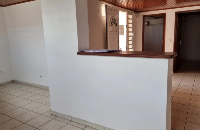 Location Local commercial 3 pi&#232;ces Ducos