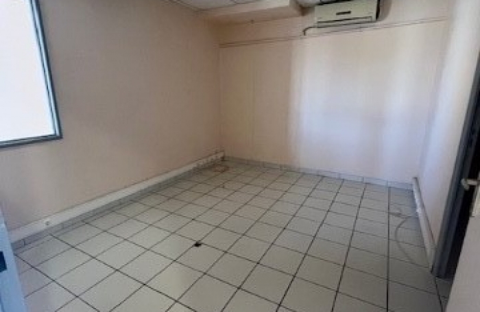 Location Local commercial 97.69m&sup2; 10 pièces Schoelcher