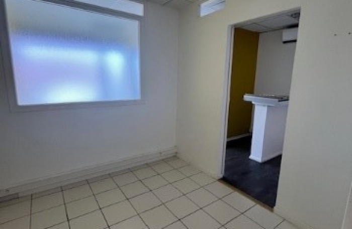 Location Local commercial 97.69m&sup2; 10 pièces Schoelcher