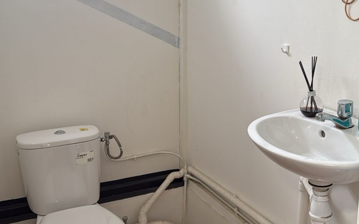 SAINTE LUCE - BOURG -LOCAL COMMERCIAL NEUF DE 35 M2- 850 &euro;