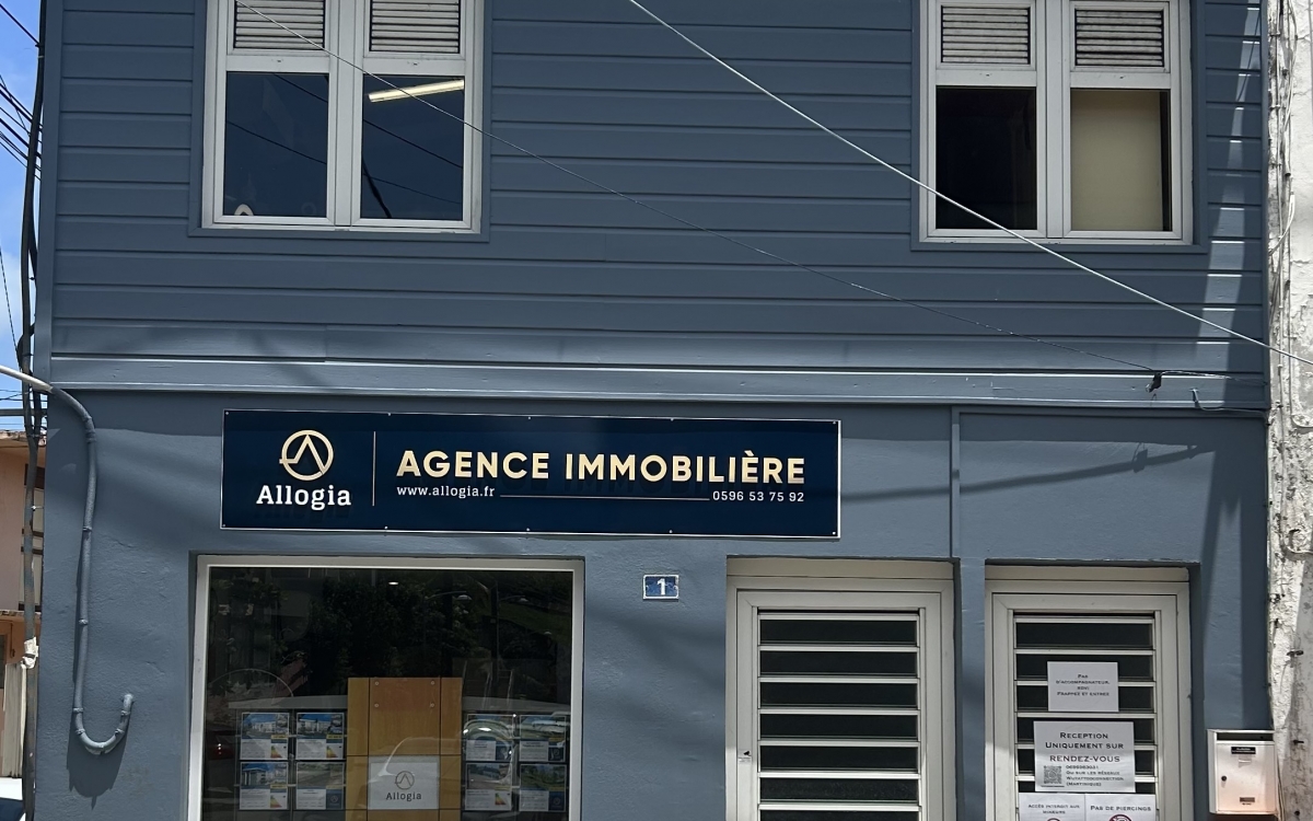 SAINTE LUCE - BOURG -LOCAL COMMERCIAL NEUF DE 35 M2- 850 &euro;