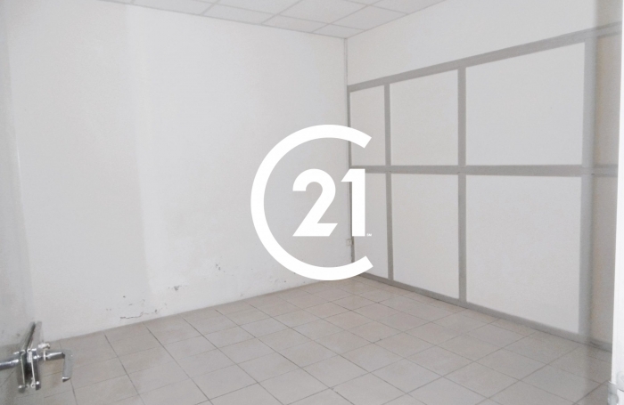 Location Local commercial 123m&sup2; 3 pi&#232;ces Fort de france