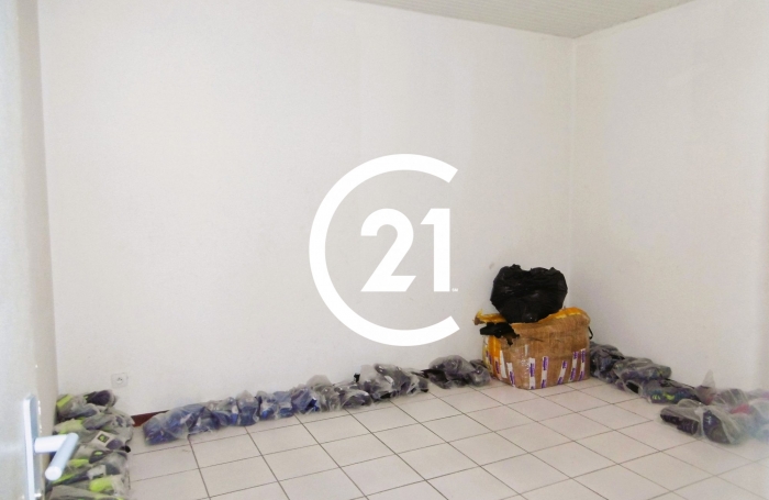 Location Local commercial 123m&sup2; 3 pi&#232;ces Fort de france