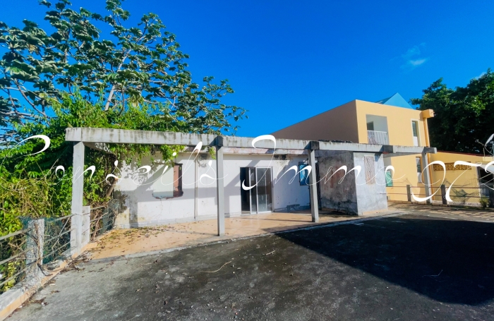 &Agrave; Vendre   Ensemble Immobilier &agrave; r&eacute;inventer   Bourg du Marin