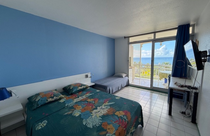 STUDIO meubl&eacute; VUE SUR LE ROCHER dans r&eacute;sidence avec piscine