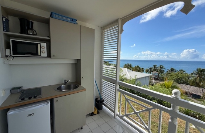 STUDIO meubl&eacute; VUE SUR LE ROCHER dans r&eacute;sidence avec piscine