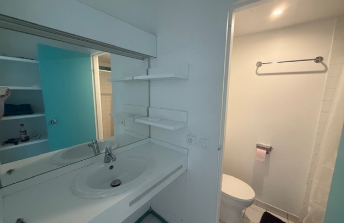 STUDIO meubl&eacute; VUE SUR LE ROCHER dans r&eacute;sidence avec piscine