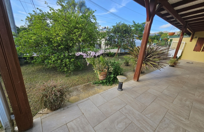 Villa F3 + grande mezzanine, sur 952 m2 de terrain - DUCOS